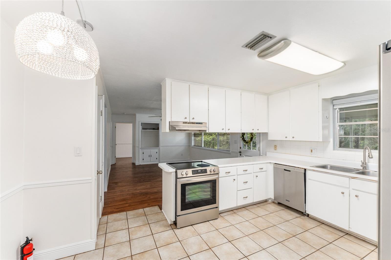 SIMMONS CRESTVIEW - Residential