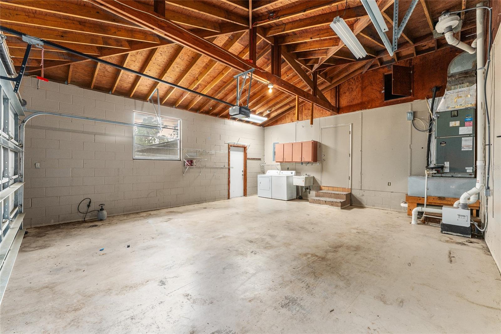 SIMMONS CRESTVIEW - Residential