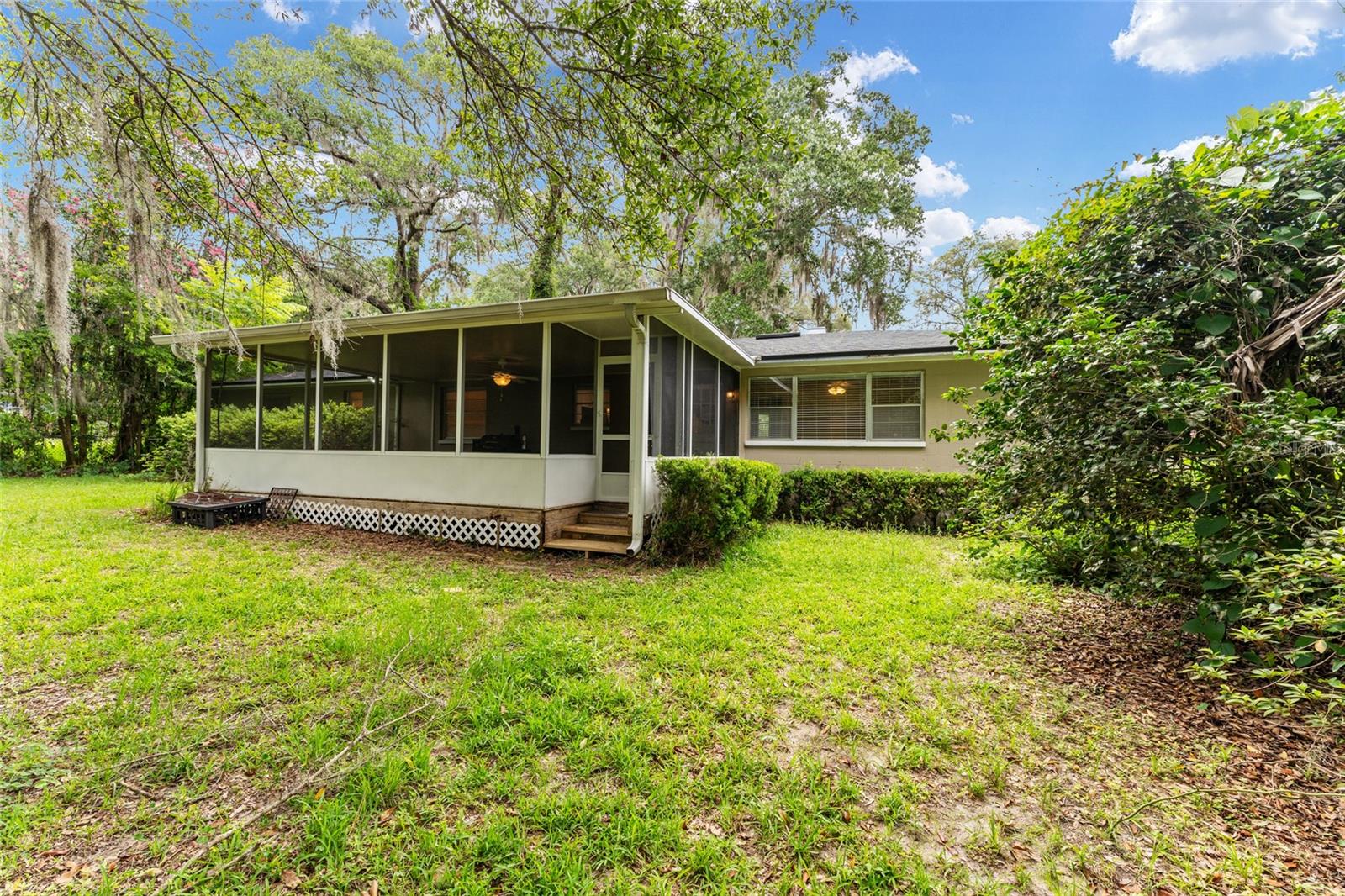 SIMMONS CRESTVIEW - Residential