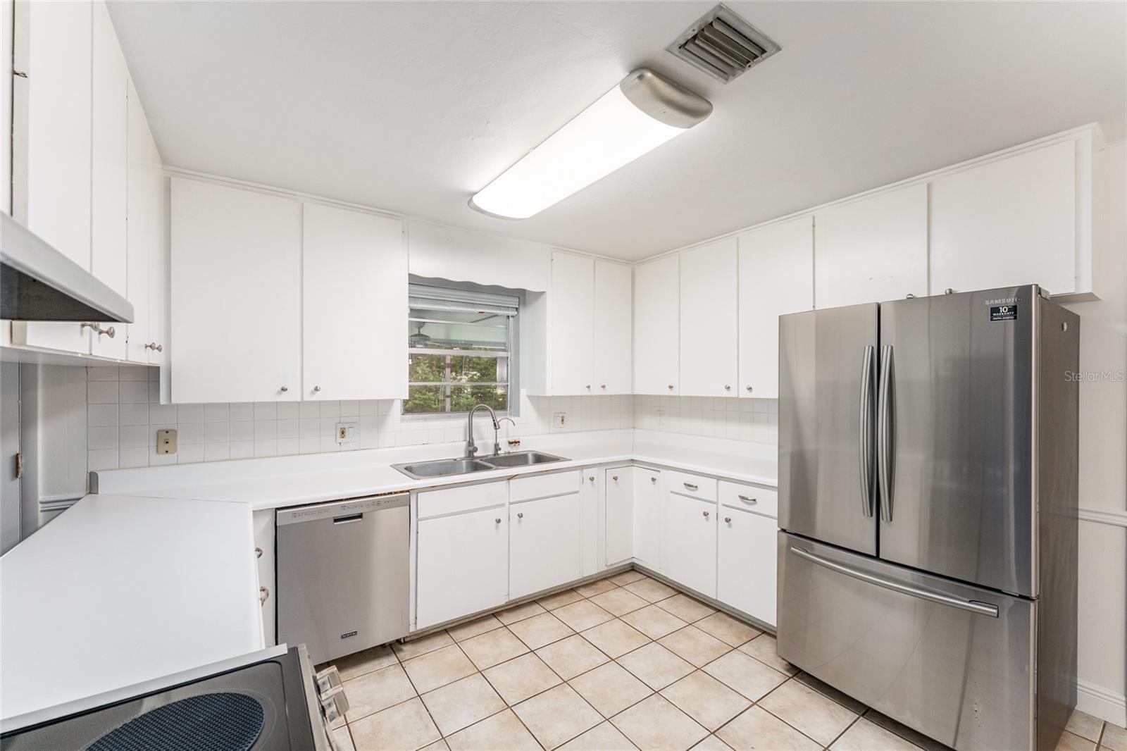 SIMMONS CRESTVIEW - Residential