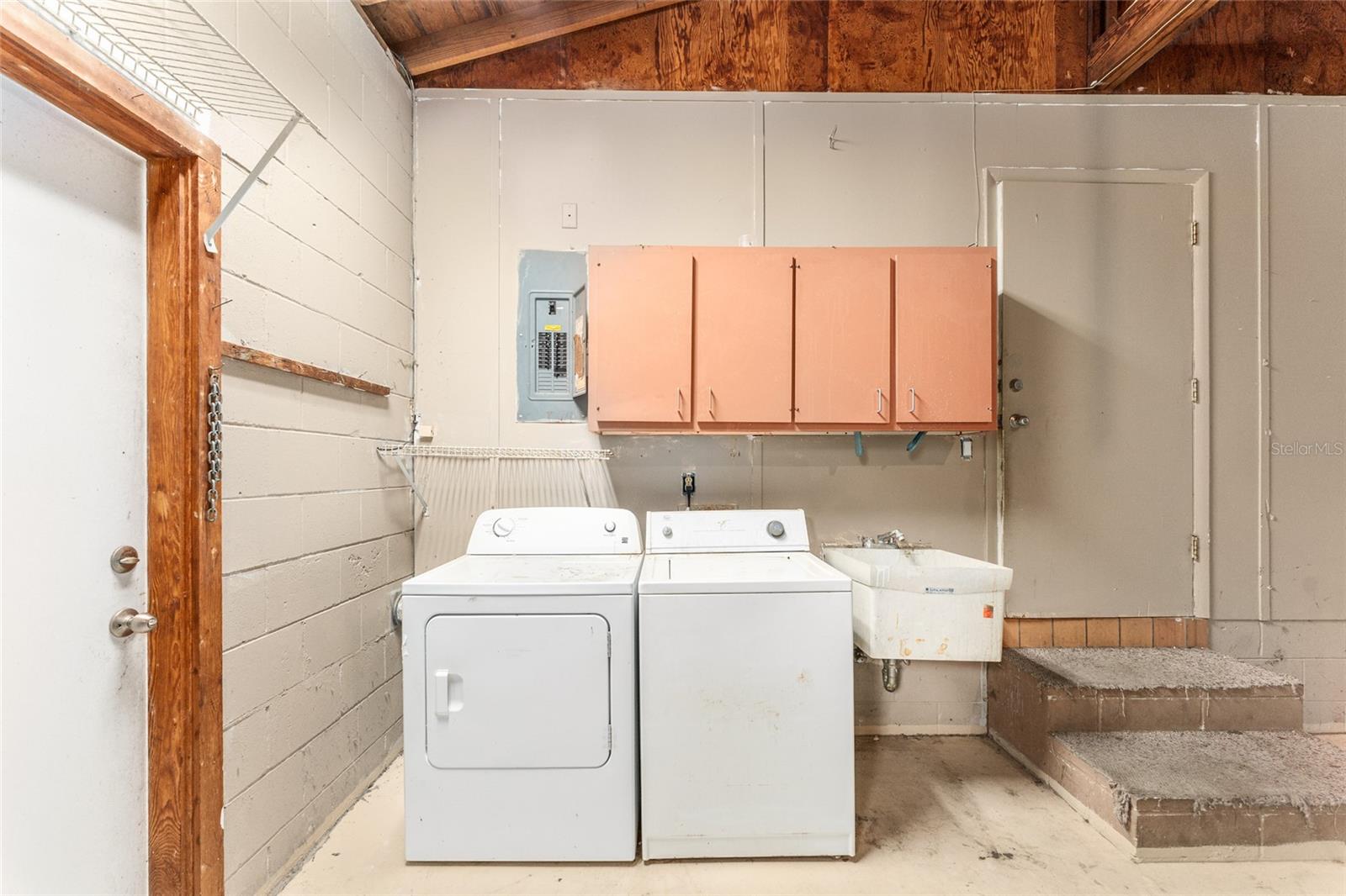 SIMMONS CRESTVIEW - Residential