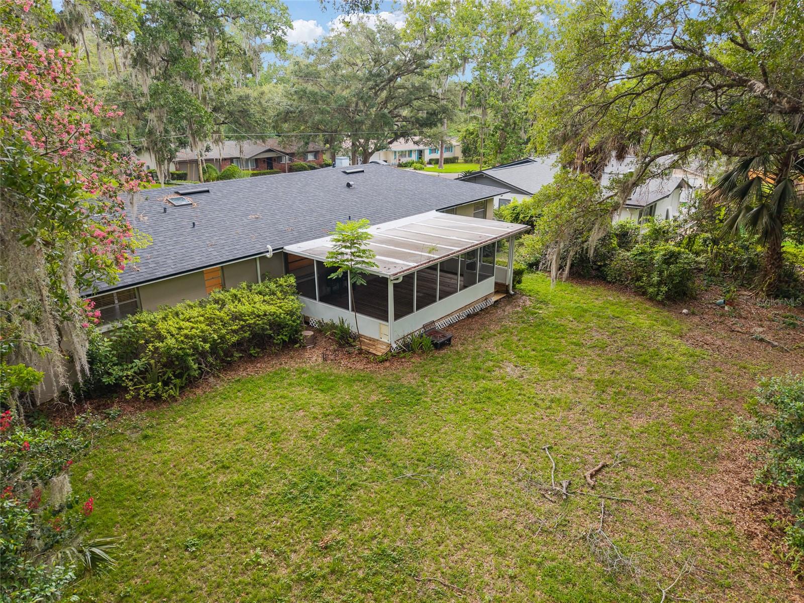 SIMMONS CRESTVIEW - Residential