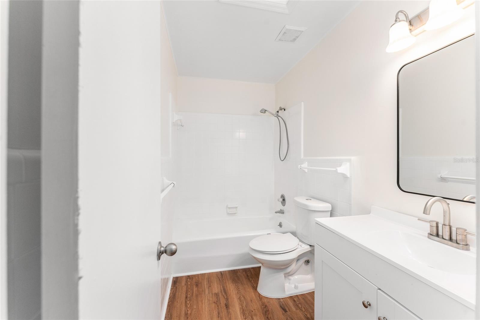 SIMMONS CRESTVIEW - Residential