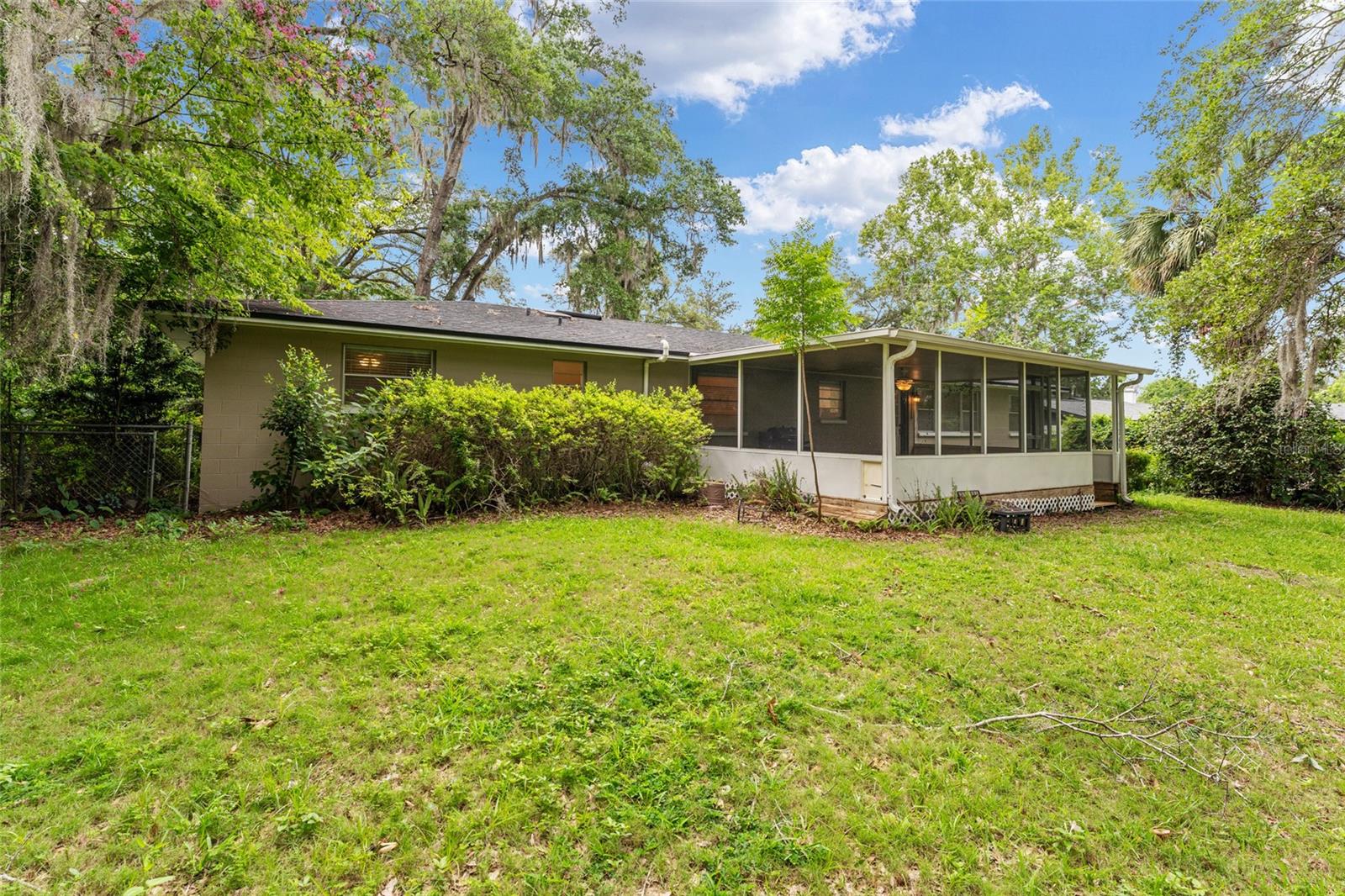 SIMMONS CRESTVIEW - Residential