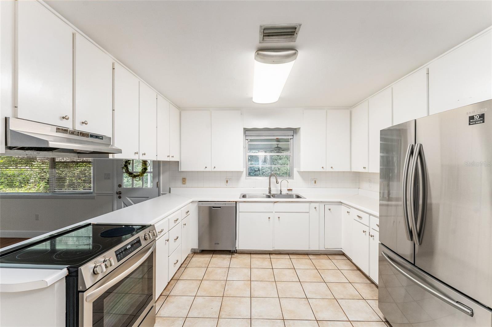 SIMMONS CRESTVIEW - Residential