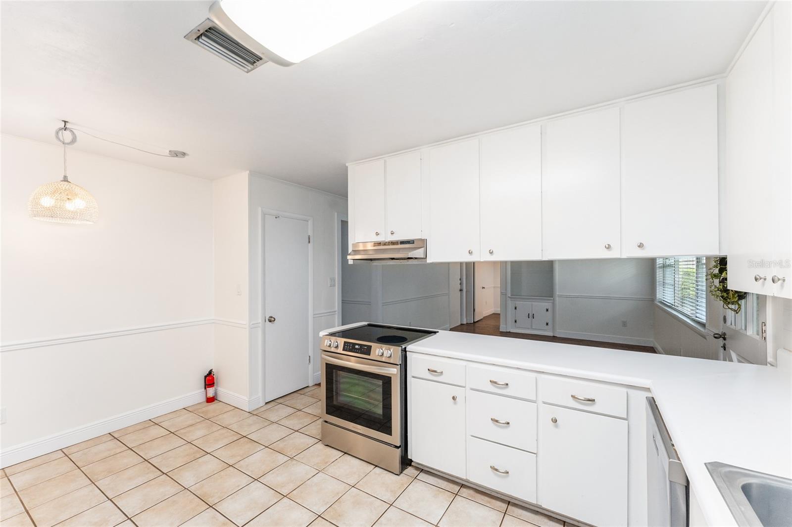 SIMMONS CRESTVIEW - Residential