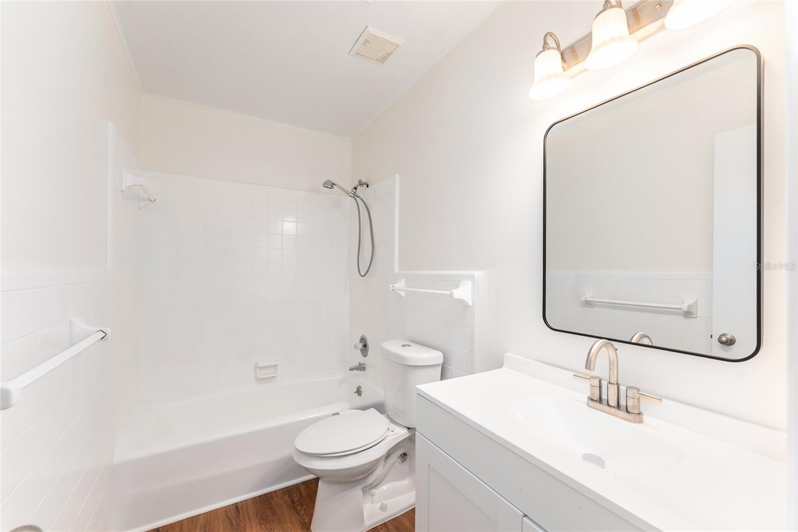 SIMMONS CRESTVIEW - Residential