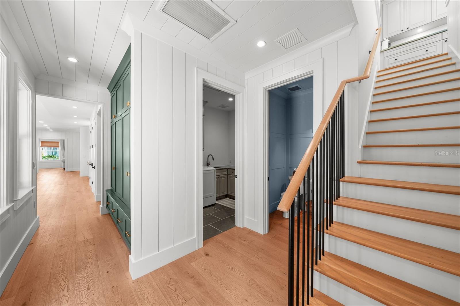 NEW SUBURB BEAUTIFUL - Residential