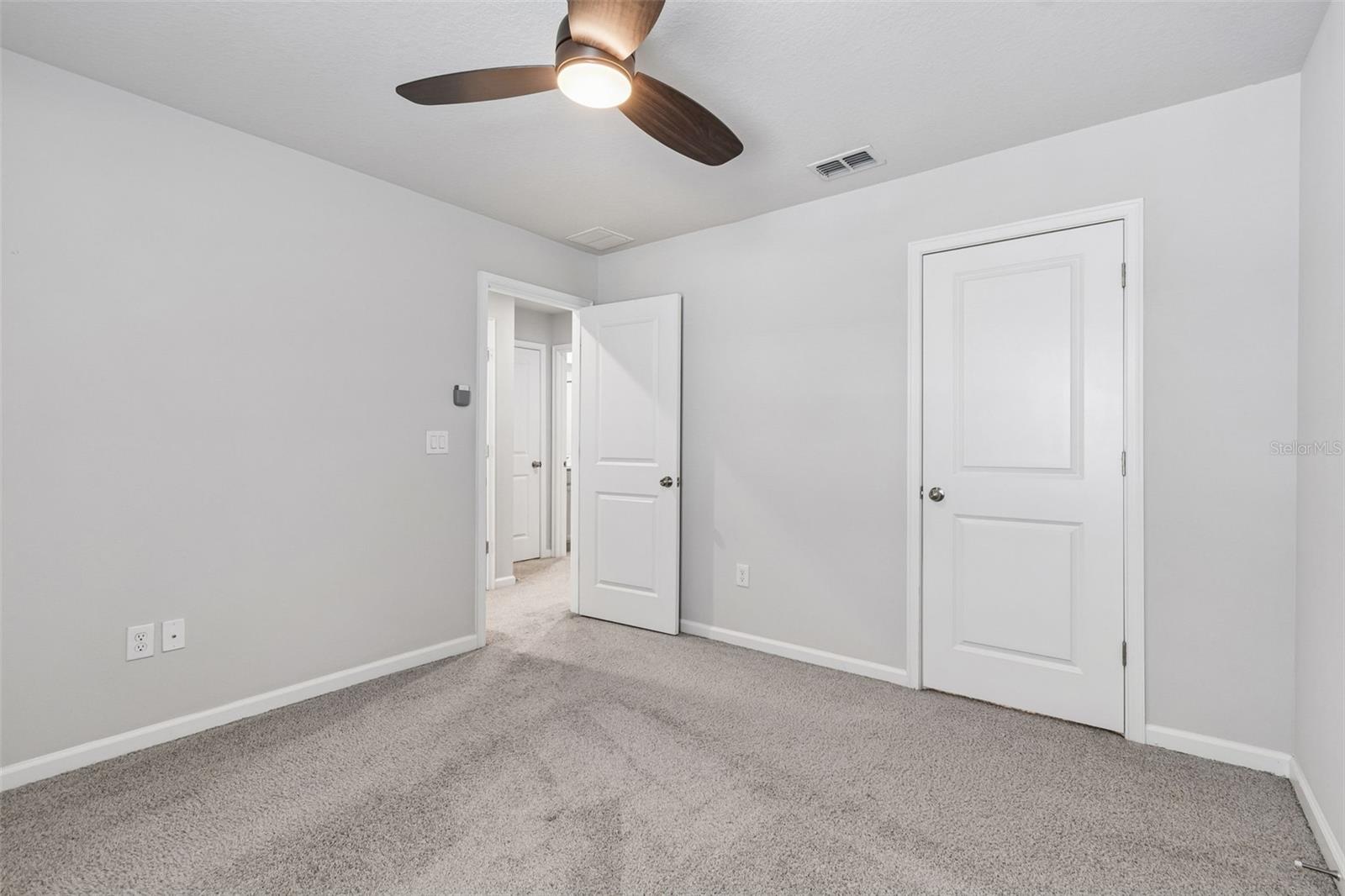 VOLANTI - Residential Lease