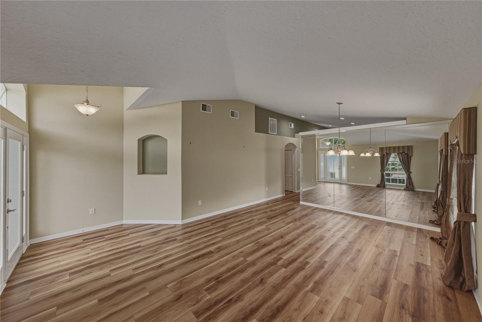 HERNANDO OAKS PH 1 - Residential
