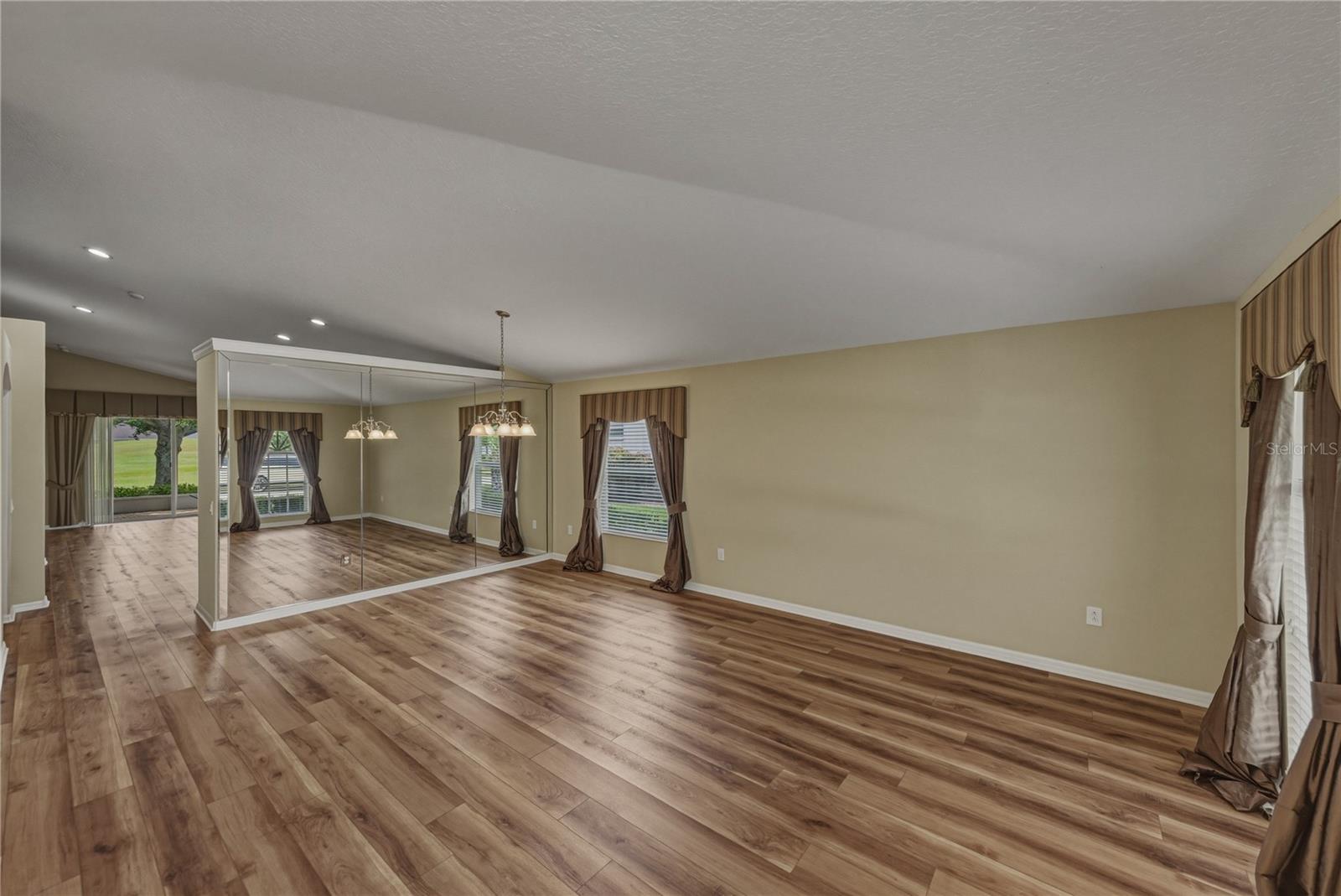 HERNANDO OAKS PH 1 - Residential