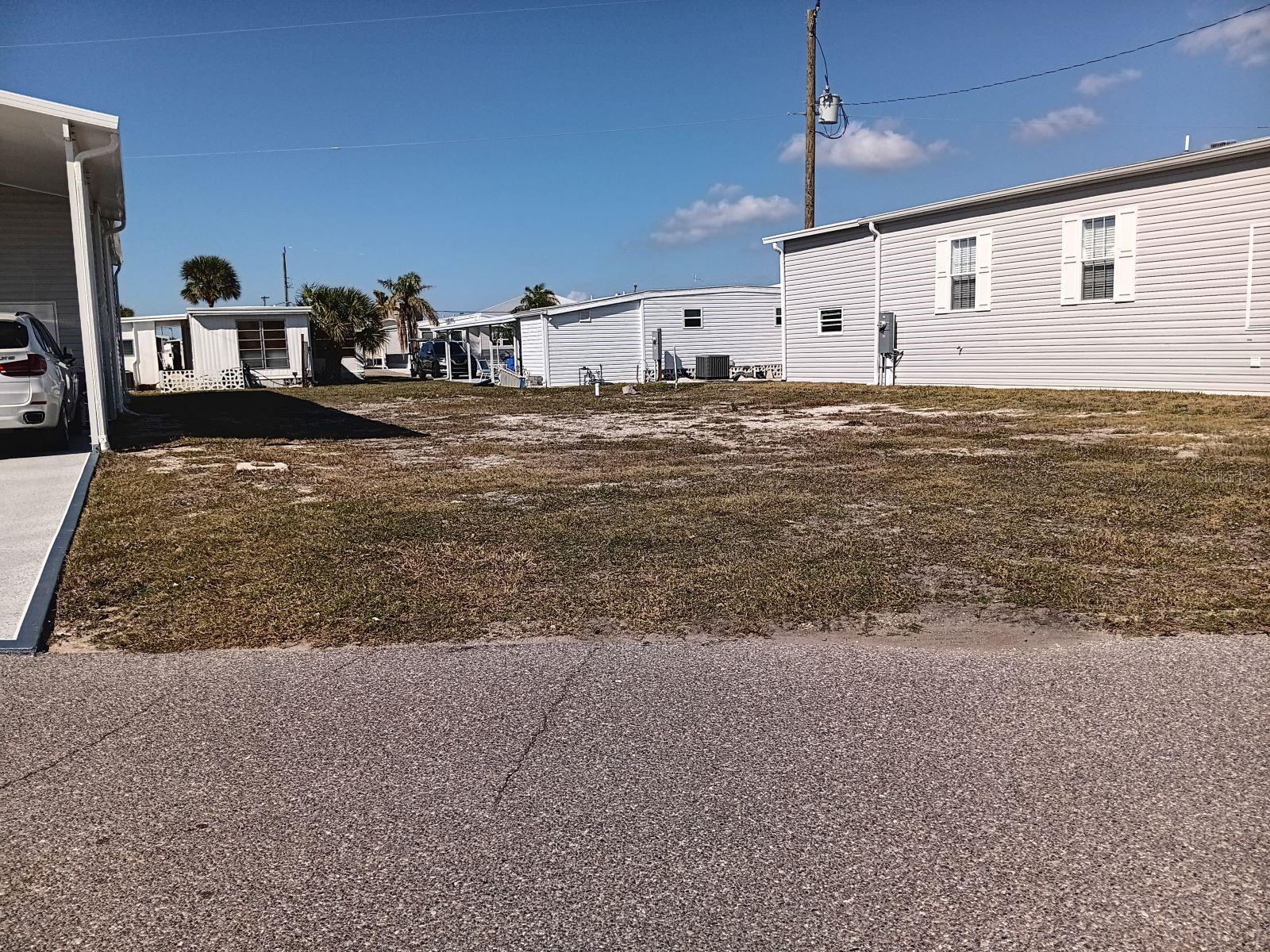 COUNTRY CLUB ESTATES - Land