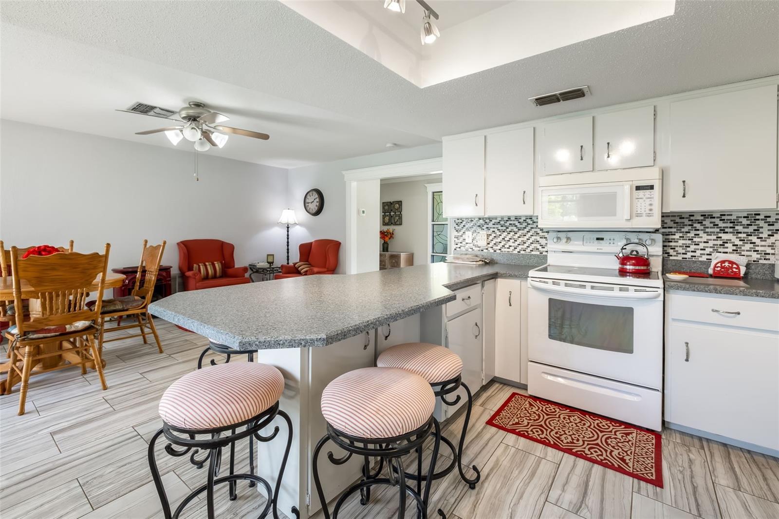LAKE FOREST & LAKE FOREST NORTH - Residential