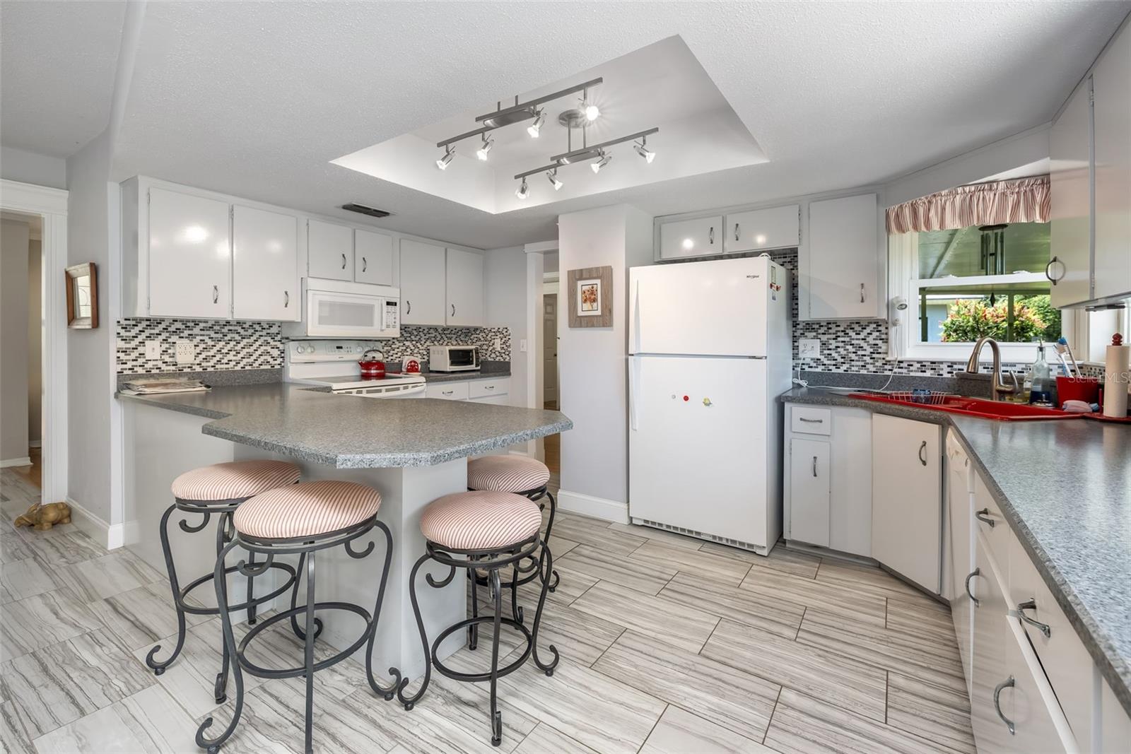 LAKE FOREST & LAKE FOREST NORTH - Residential