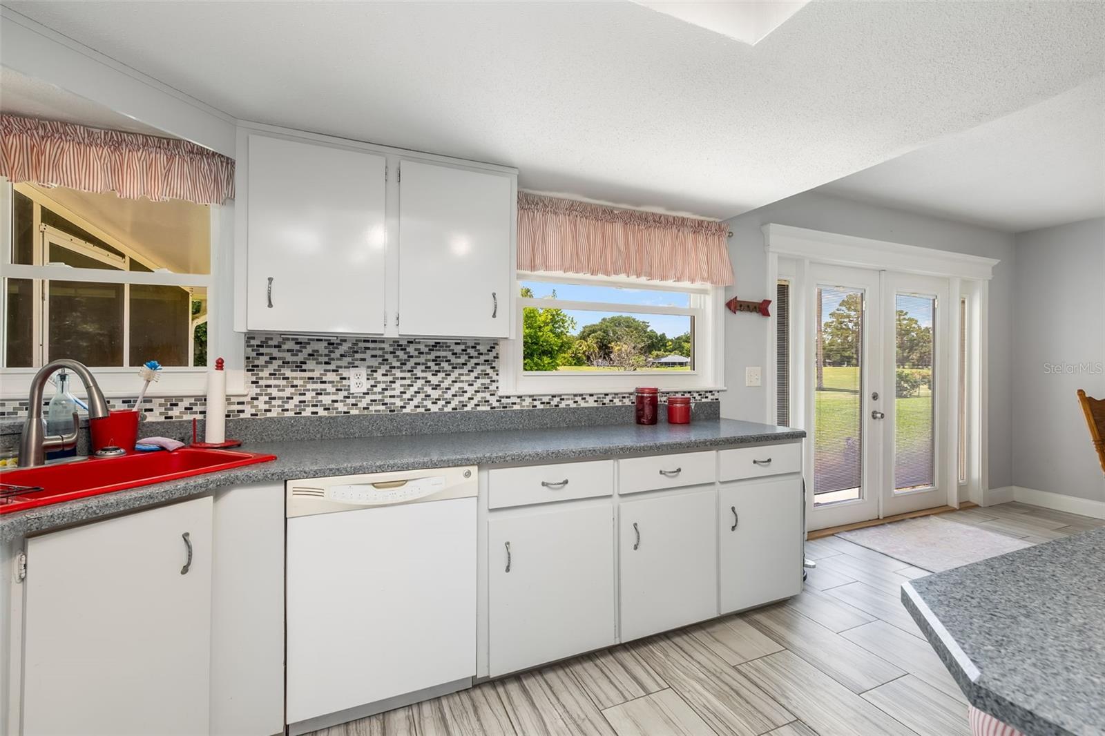 LAKE FOREST & LAKE FOREST NORTH - Residential