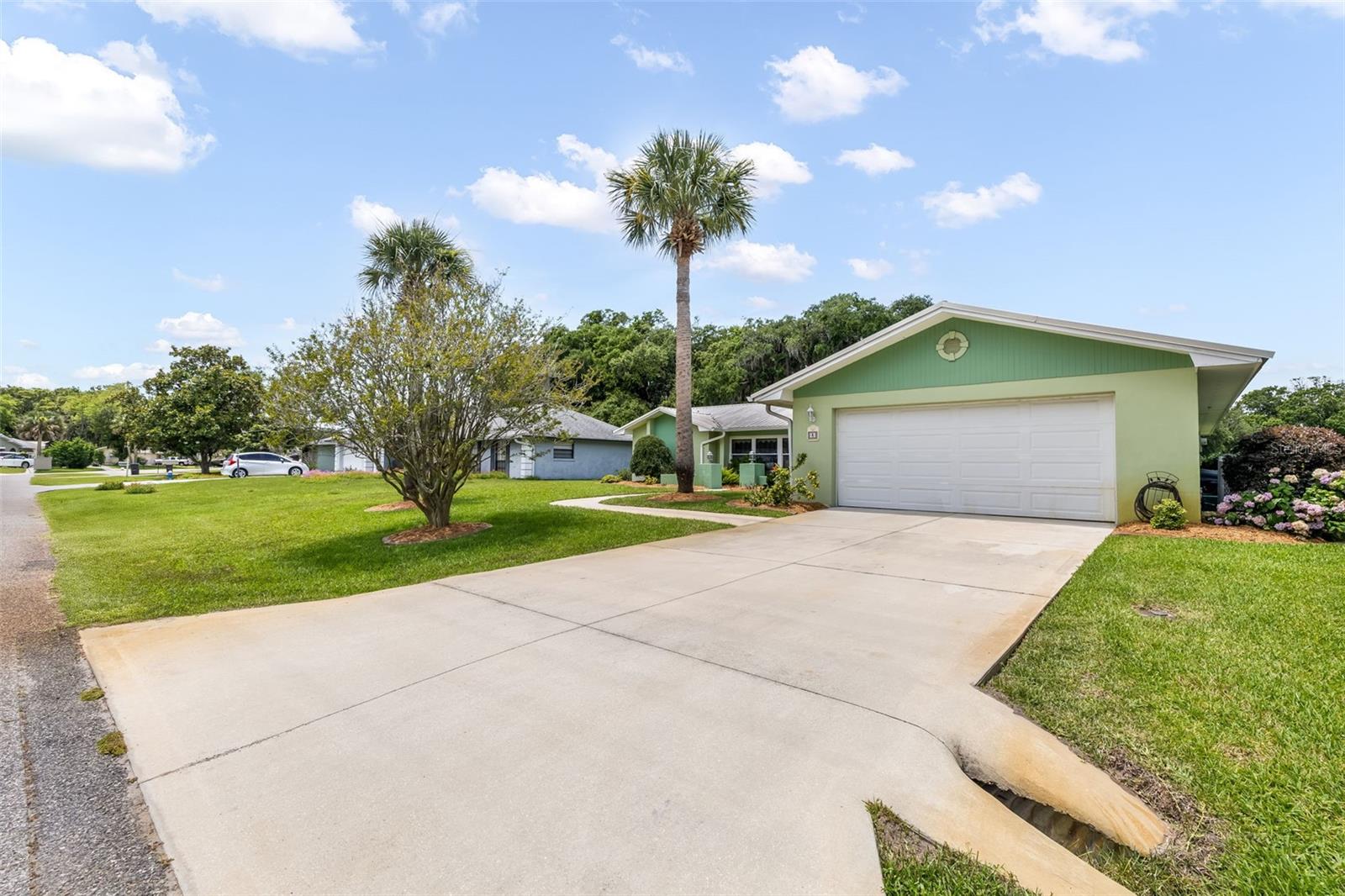 LAKE FOREST & LAKE FOREST NORTH - Residential