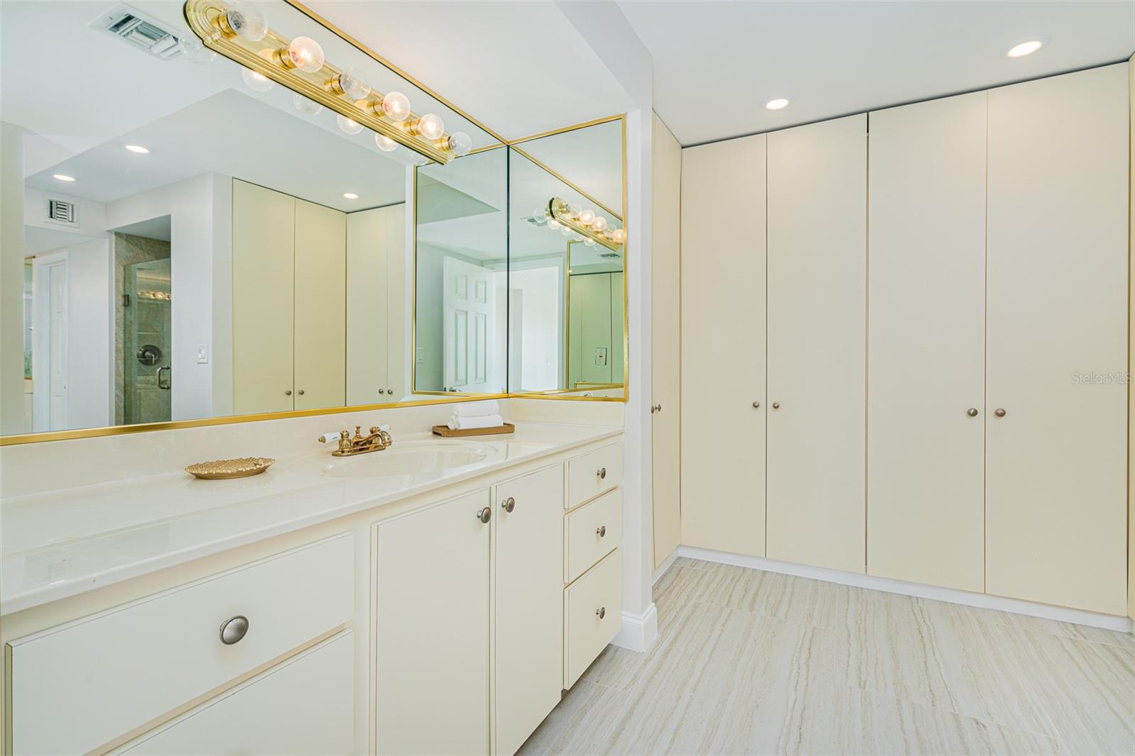 ALIKI FORUM - Residential