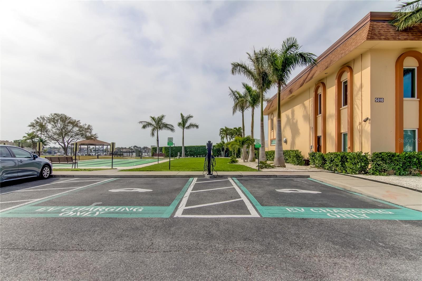 BAYWAY ISLES POINT BRITTANY FOUR - Residential
