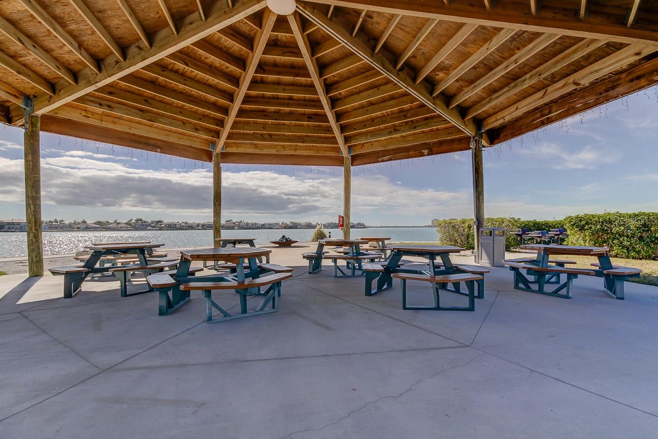 BAYWAY ISLES POINT BRITTANY FOUR - Residential