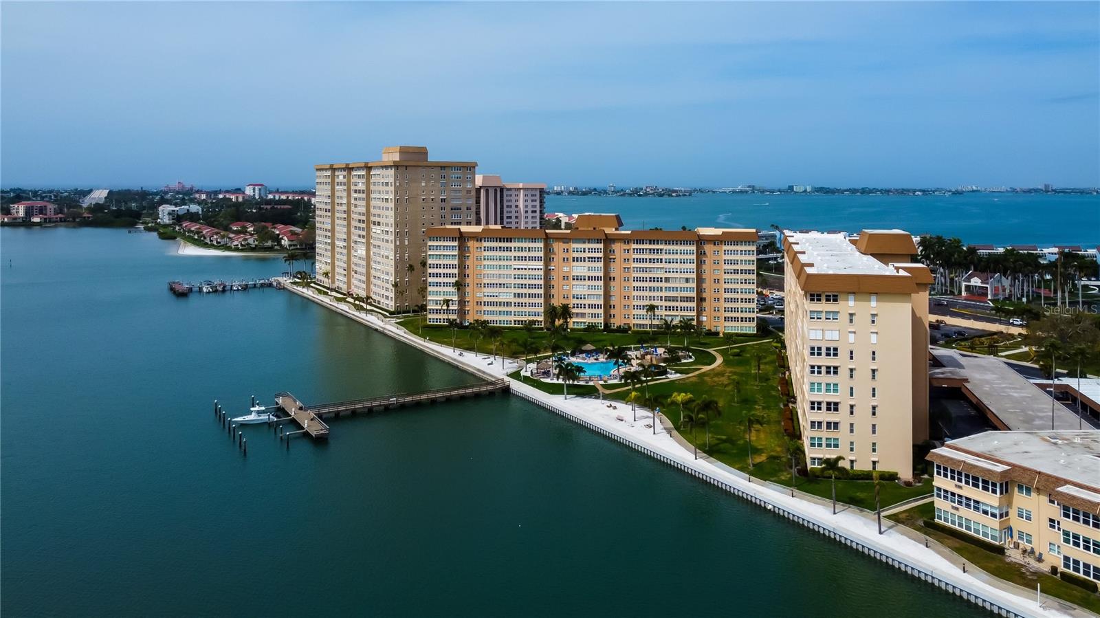 BAYWAY ISLES POINT BRITTANY FOUR - Residential