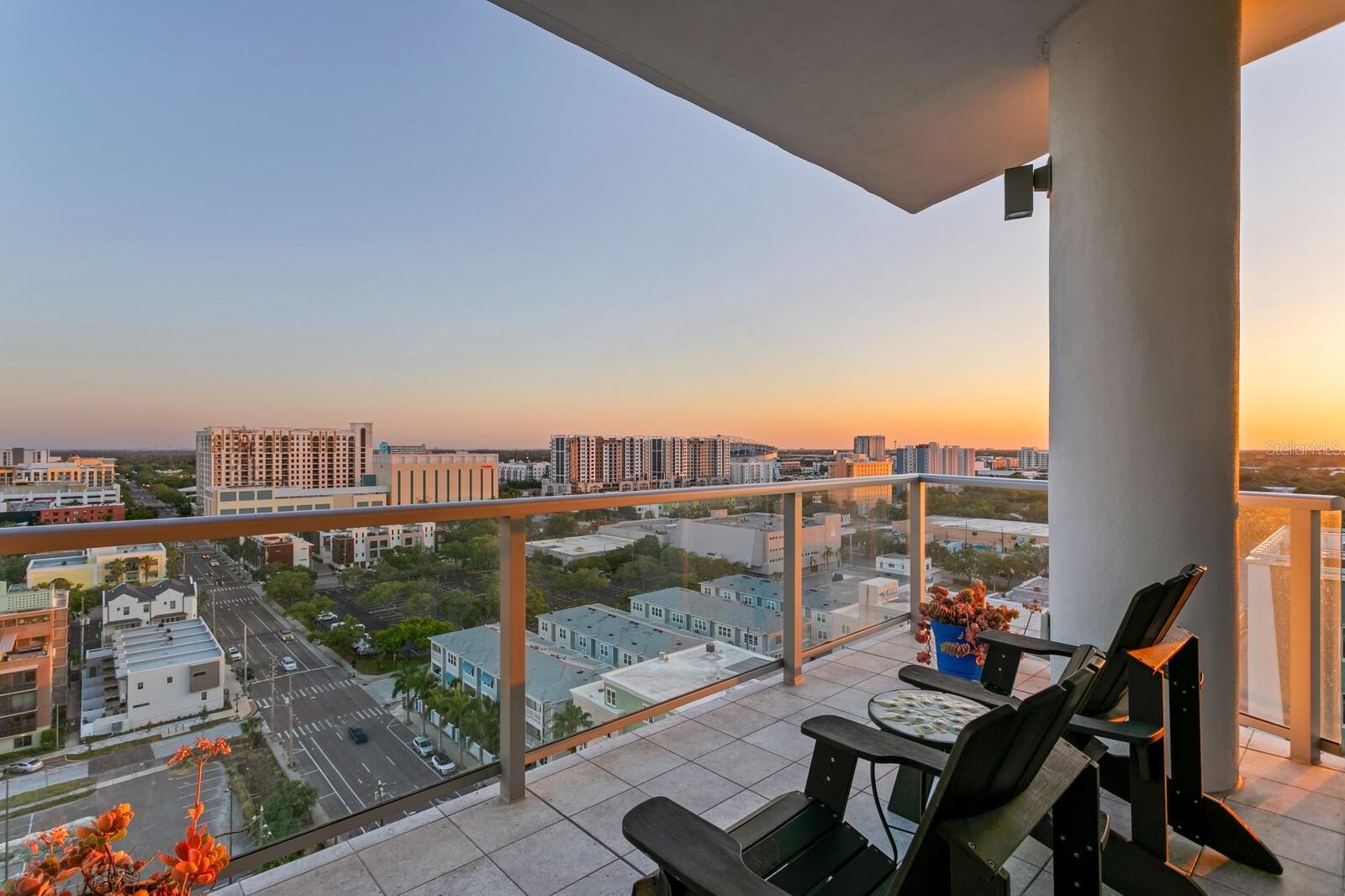 REFLECTION CONDO - Residential