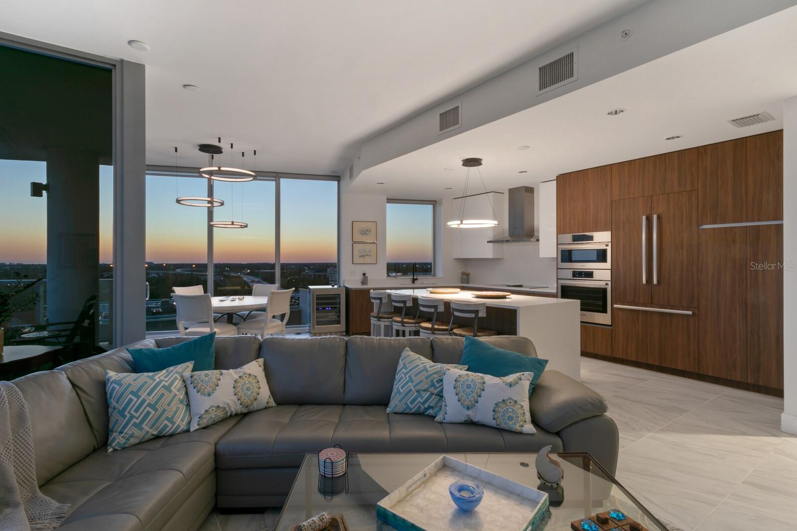 REFLECTION CONDO - Residential