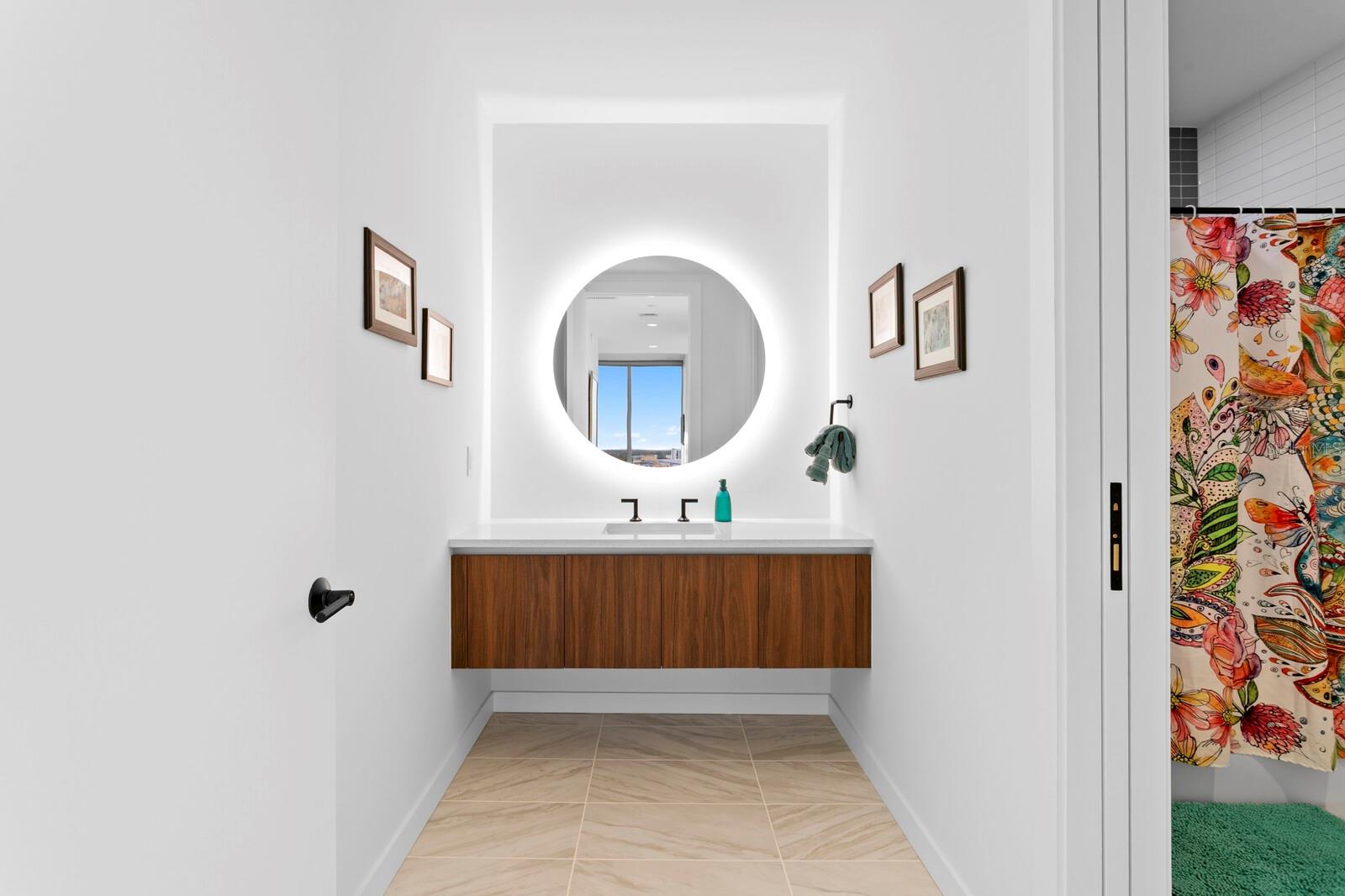 REFLECTION CONDO - Residential
