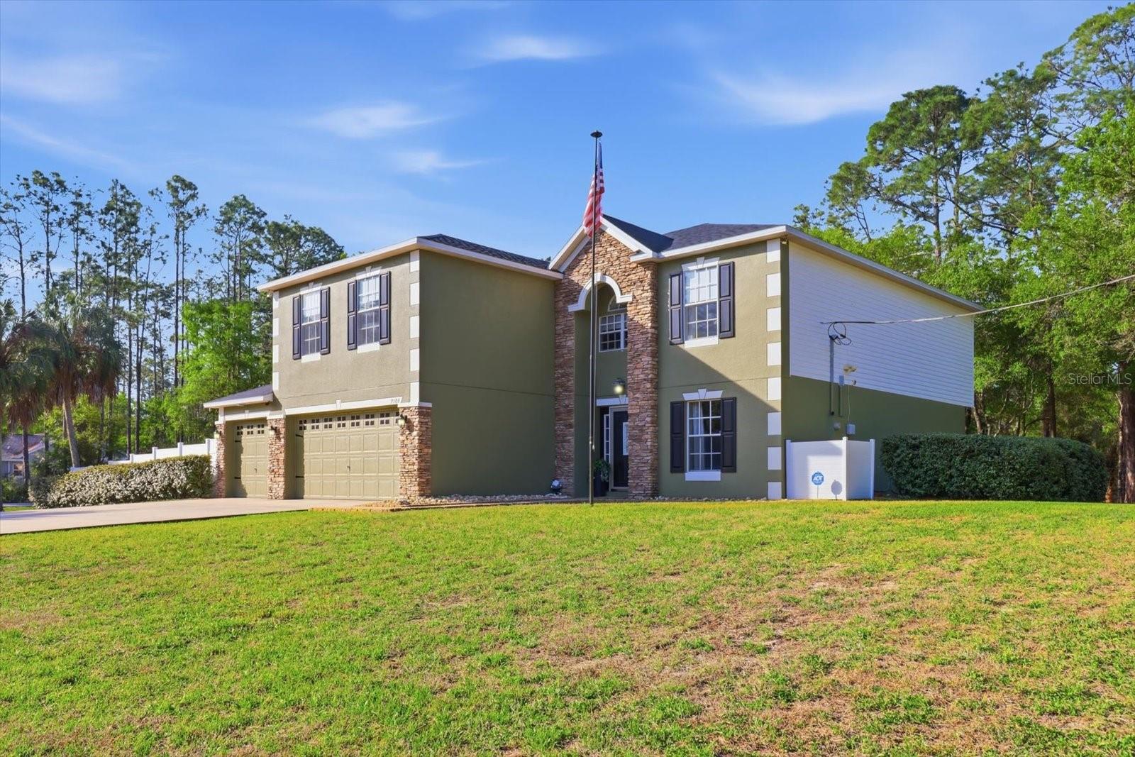 CRYSTAL MANOR UNIT 02 - Residential