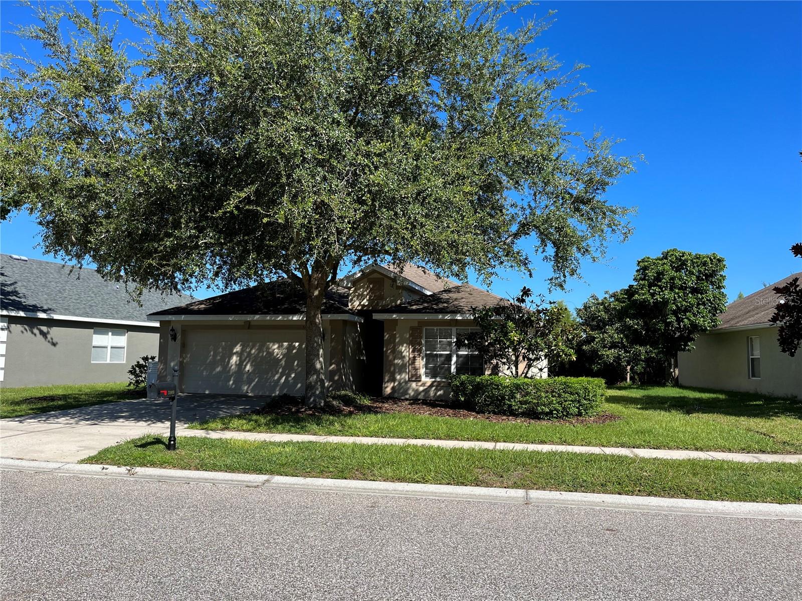 Dupree Lakes, great location and community. 3/2/2 Home that features a beautiful spacious kitchen overlooking the living room and dining area. The kitchen has a breakfast nook, fridge, stove, dishwasher and a microwave. Split floor plan with the primary suite featuring double sinks and a garden tub.