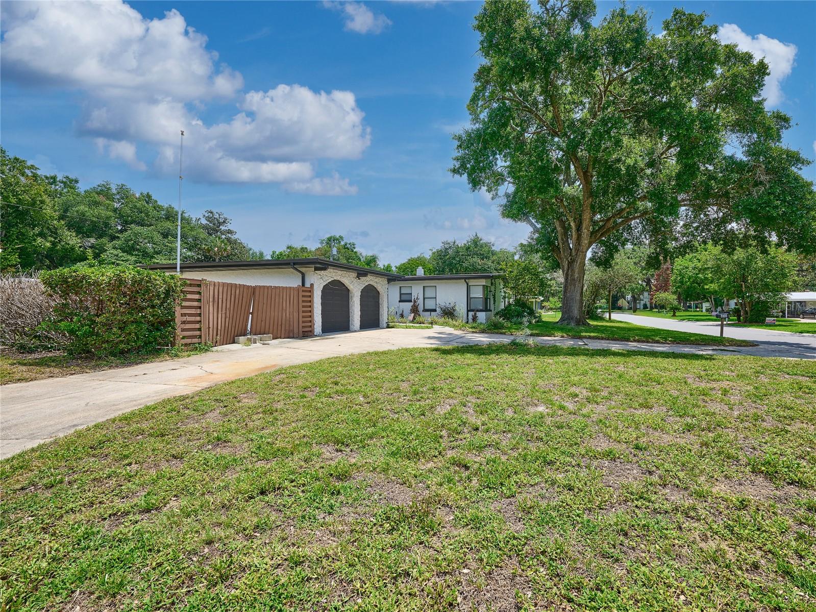 GROVE MANORS - Residential