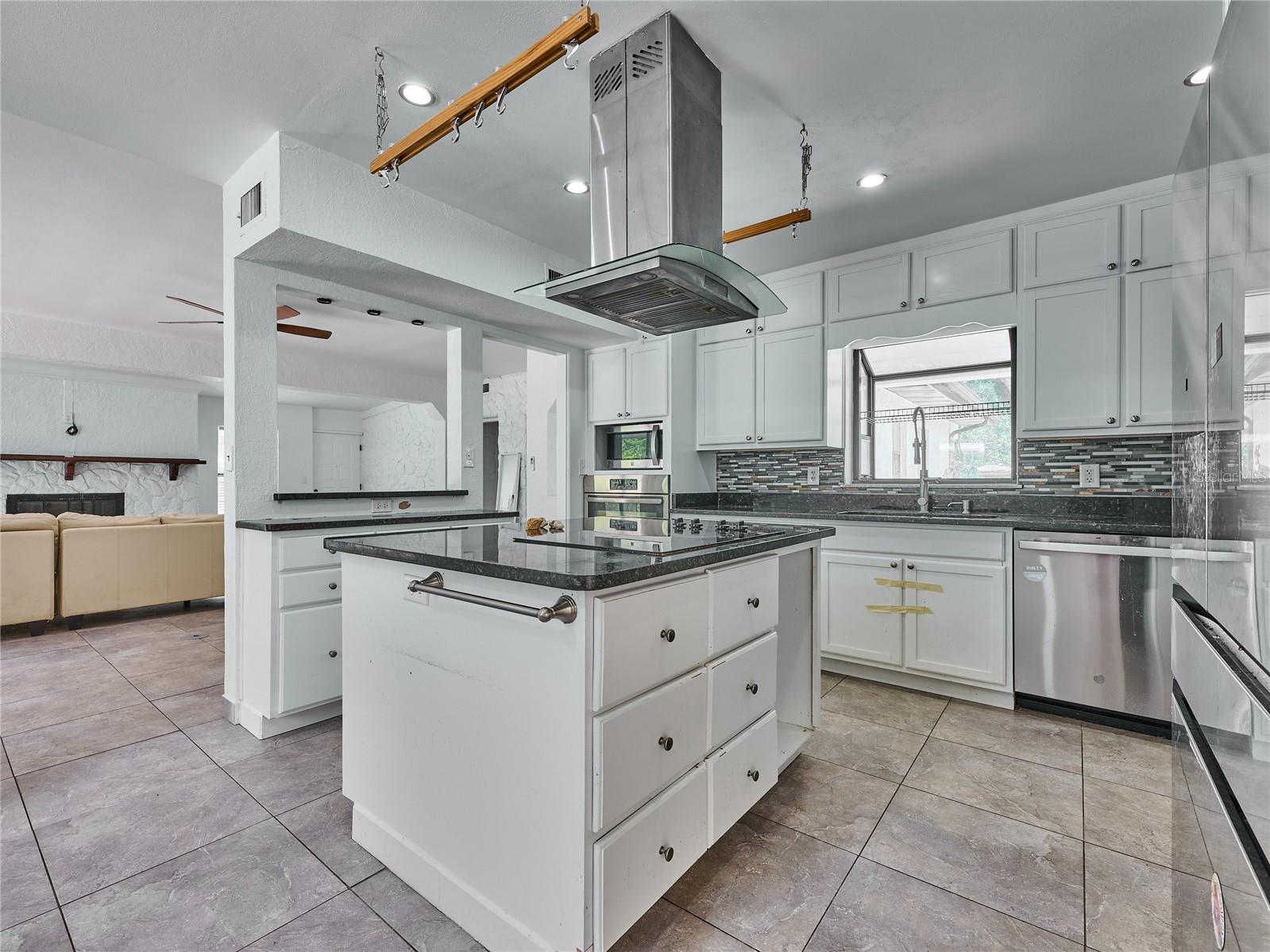 GROVE MANORS - Residential