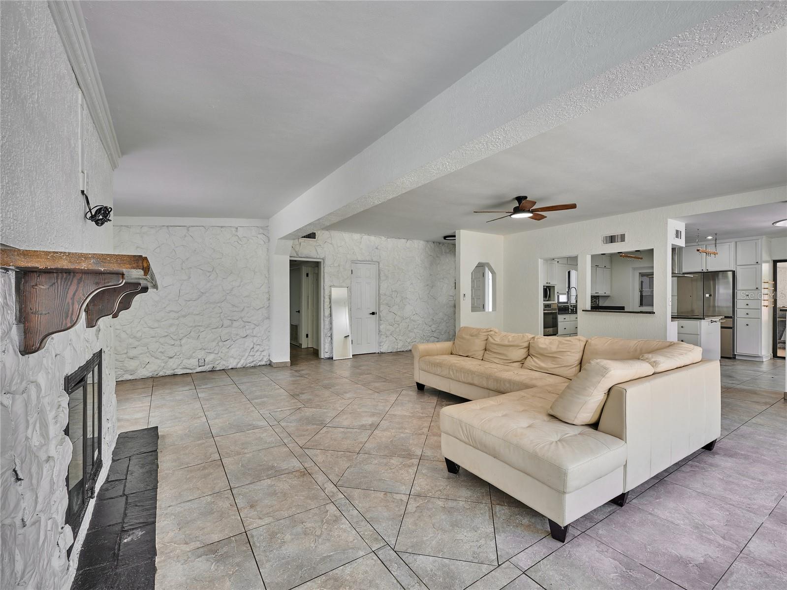 GROVE MANORS - Residential