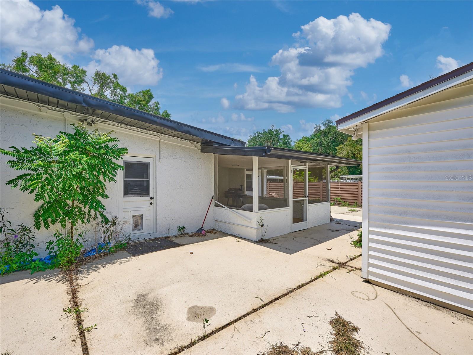 GROVE MANORS - Residential