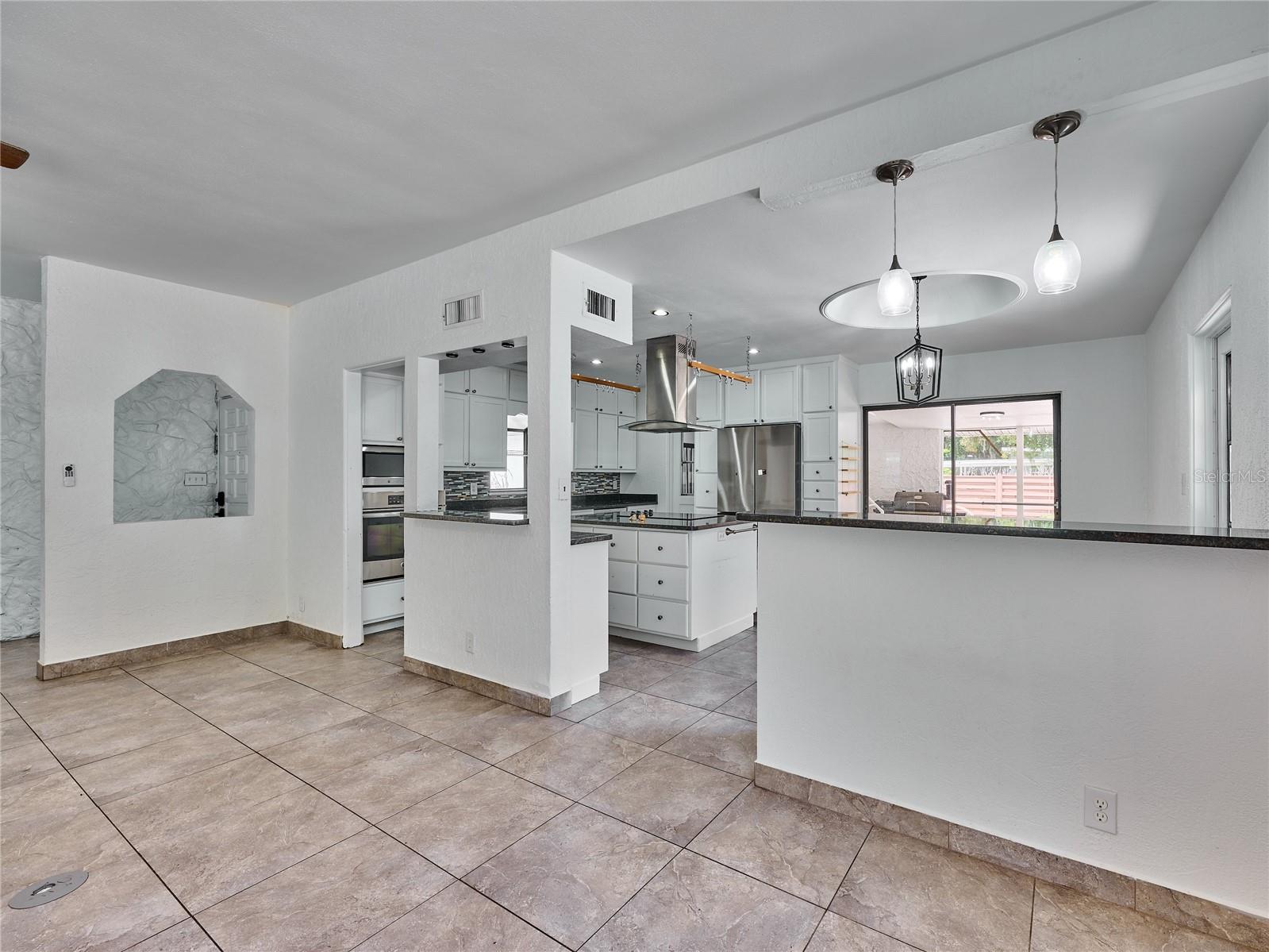 GROVE MANORS - Residential