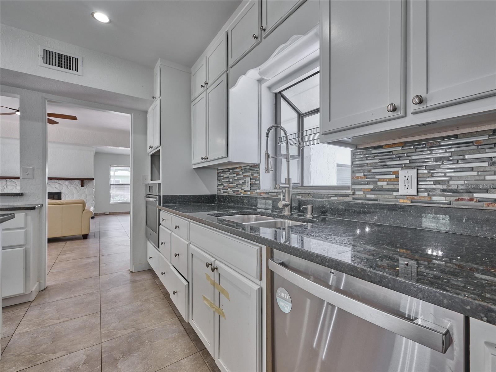 GROVE MANORS - Residential