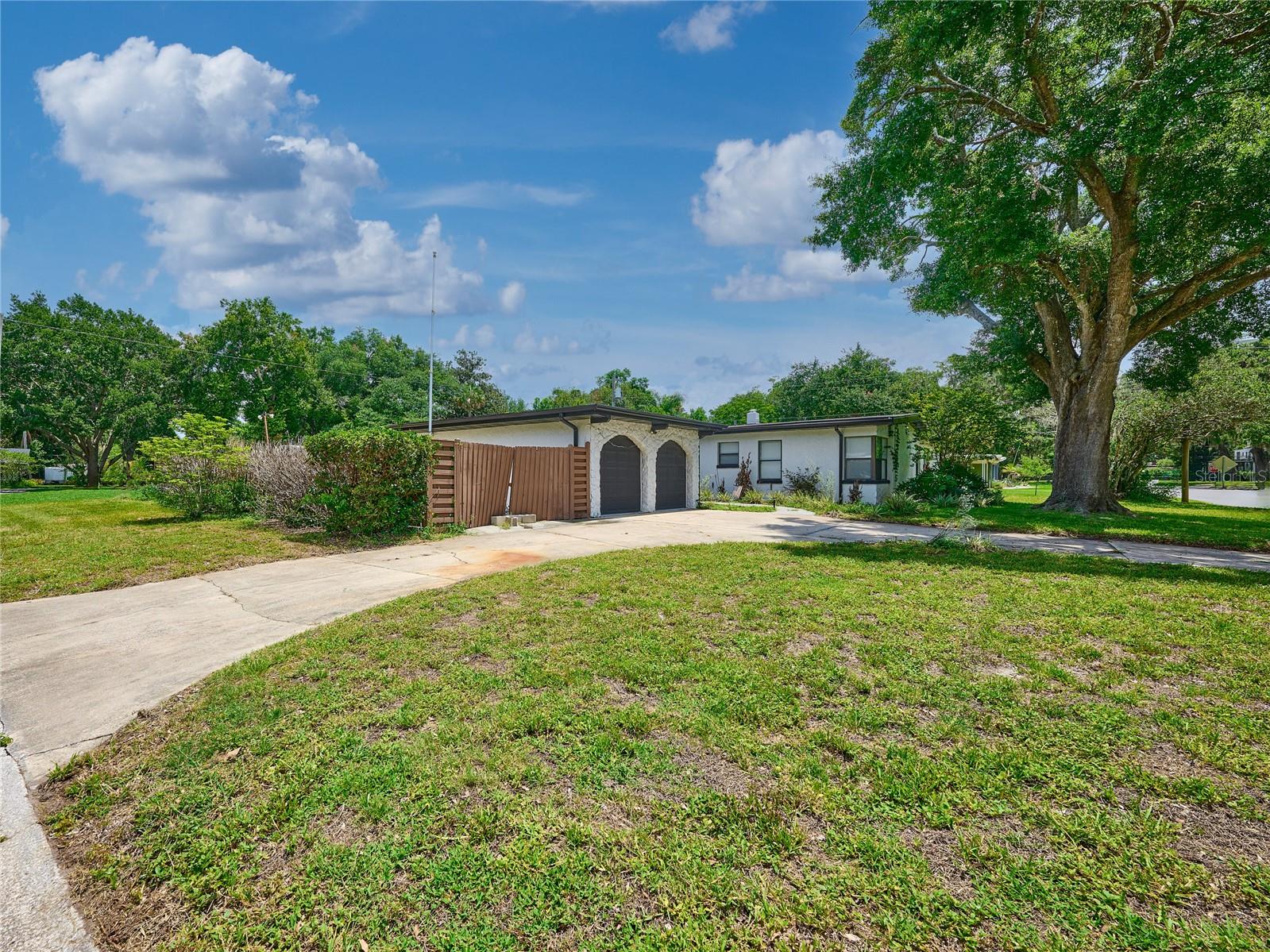 GROVE MANORS - Residential