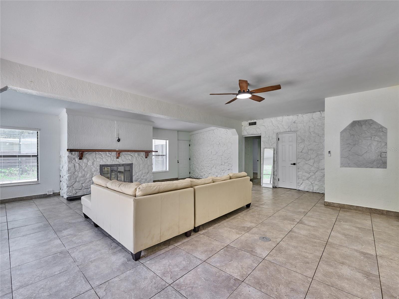 GROVE MANORS - Residential