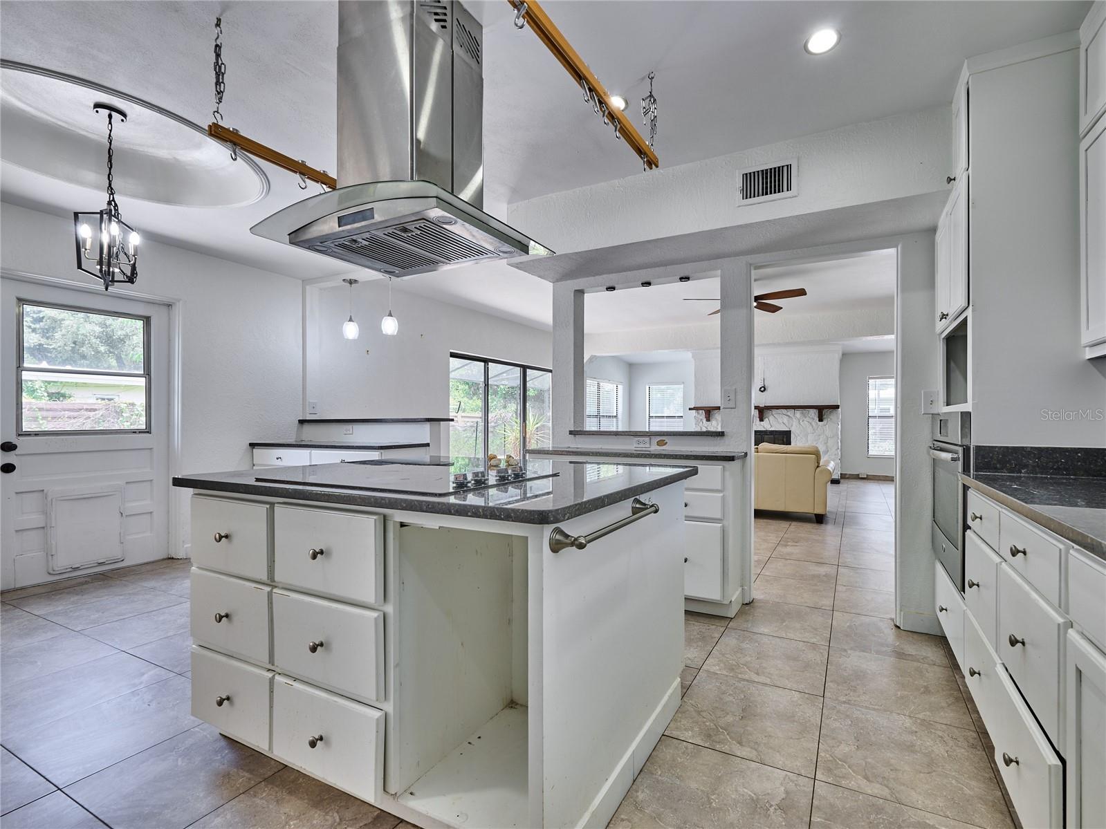 GROVE MANORS - Residential
