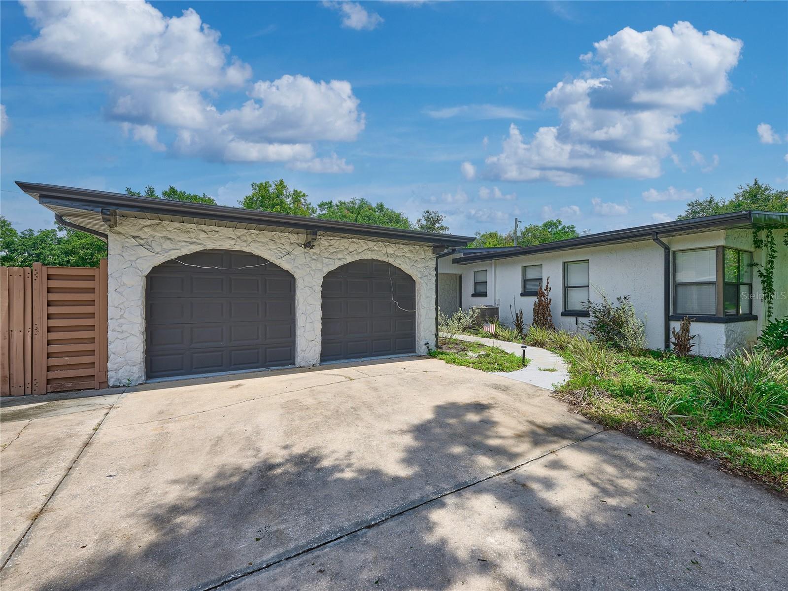 GROVE MANORS - Residential