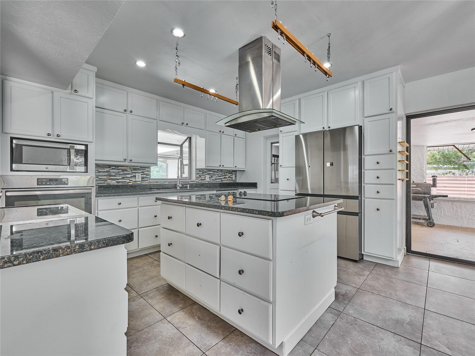 GROVE MANORS - Residential