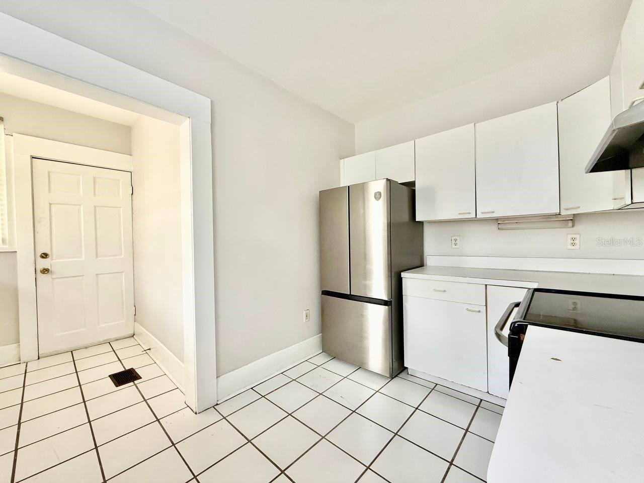 NORTH SUBURB BEAUTIFUL - Residential Lease
