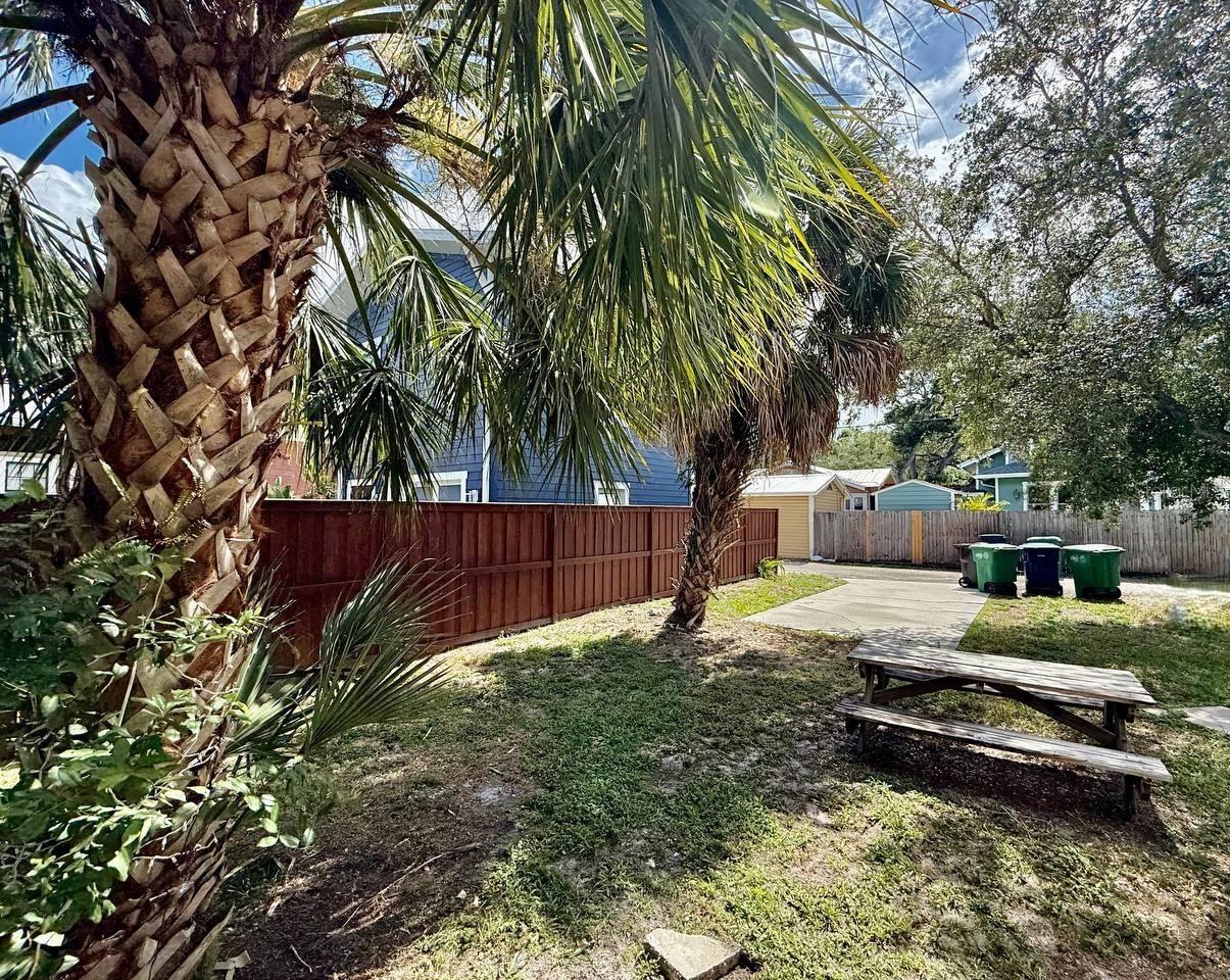 NORTH SUBURB BEAUTIFUL - Residential Lease