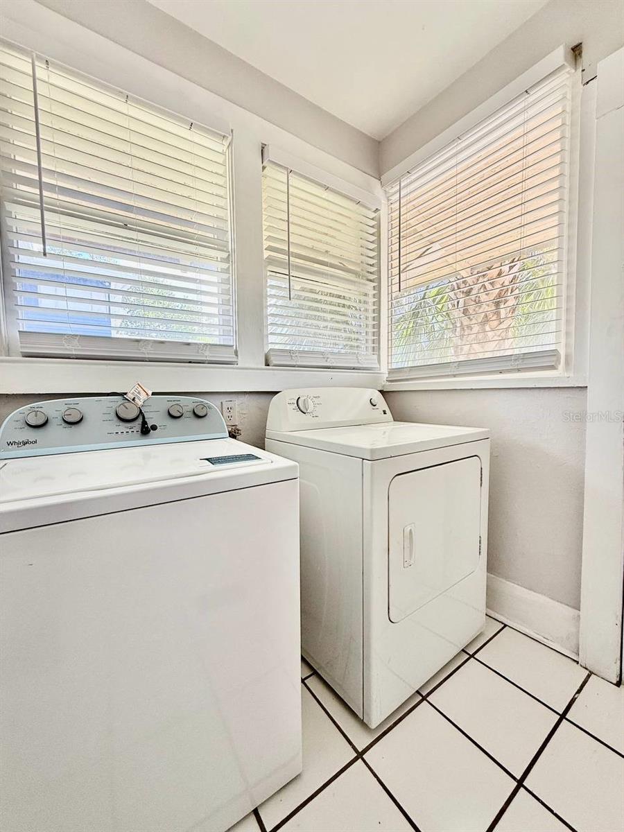 NORTH SUBURB BEAUTIFUL - Residential Lease