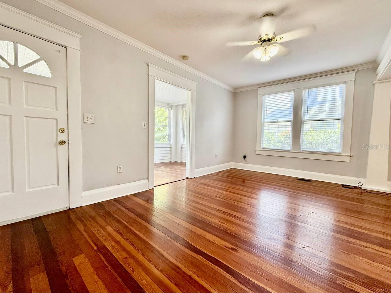 NORTH SUBURB BEAUTIFUL - Residential Lease