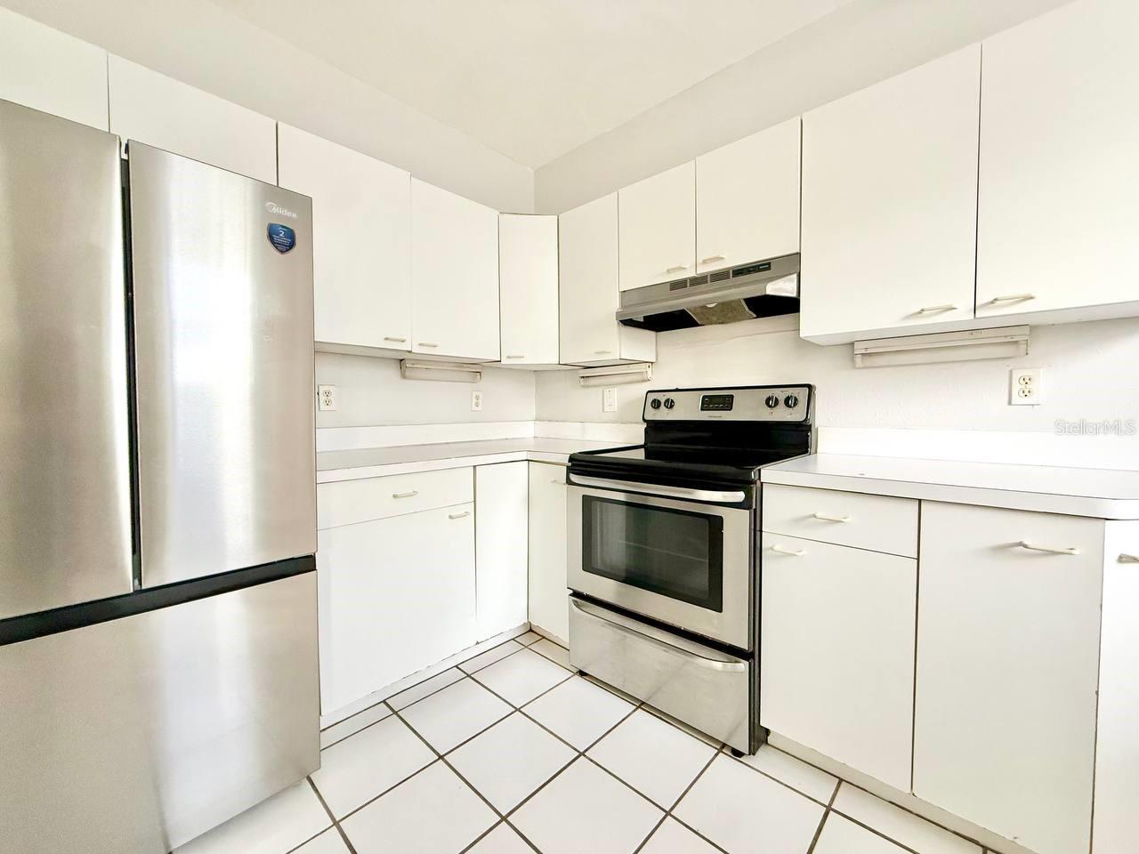 NORTH SUBURB BEAUTIFUL - Residential Lease