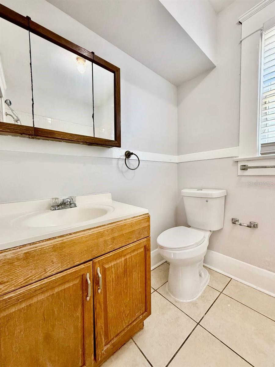 NORTH SUBURB BEAUTIFUL - Residential Lease