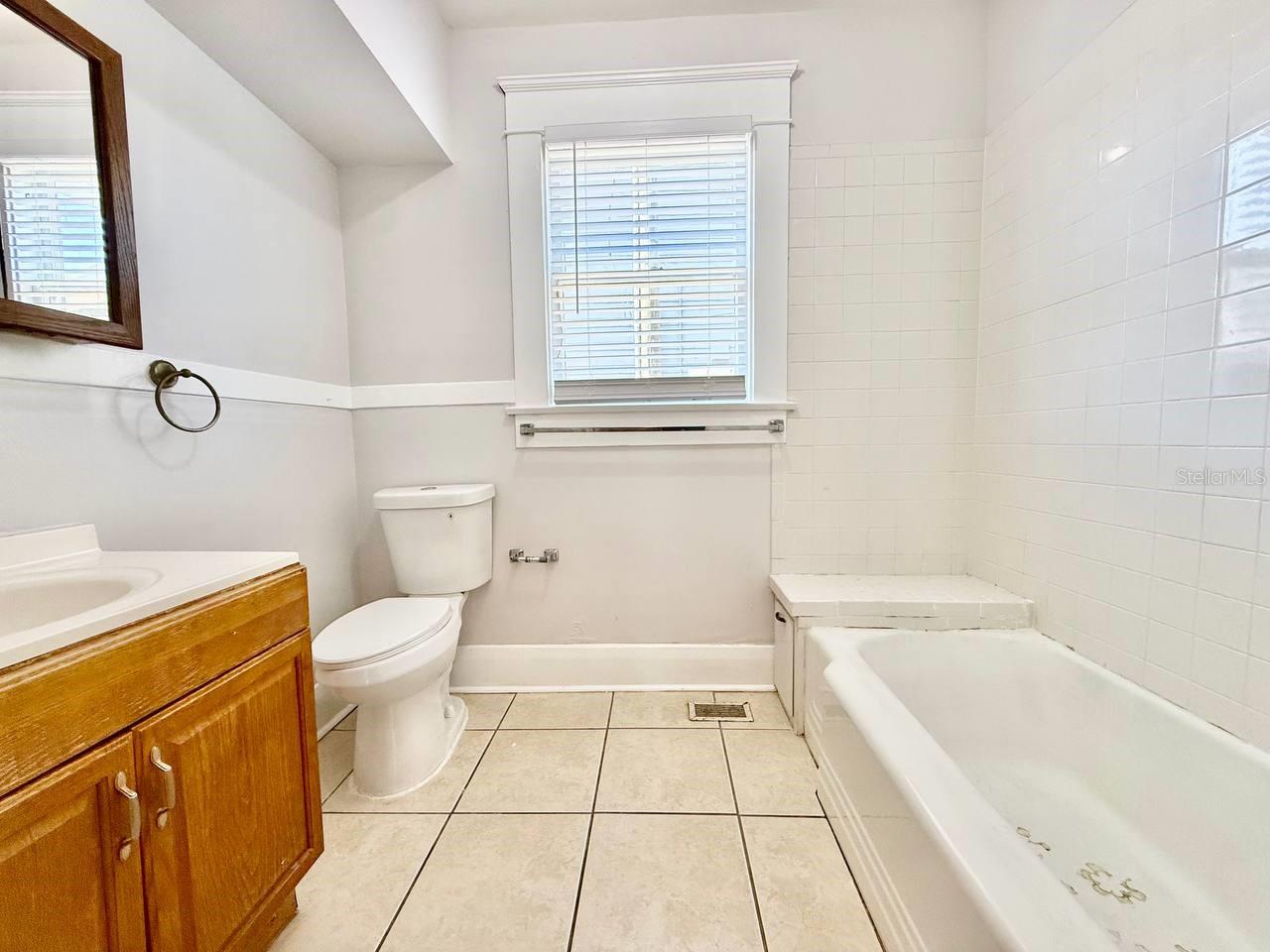NORTH SUBURB BEAUTIFUL - Residential Lease