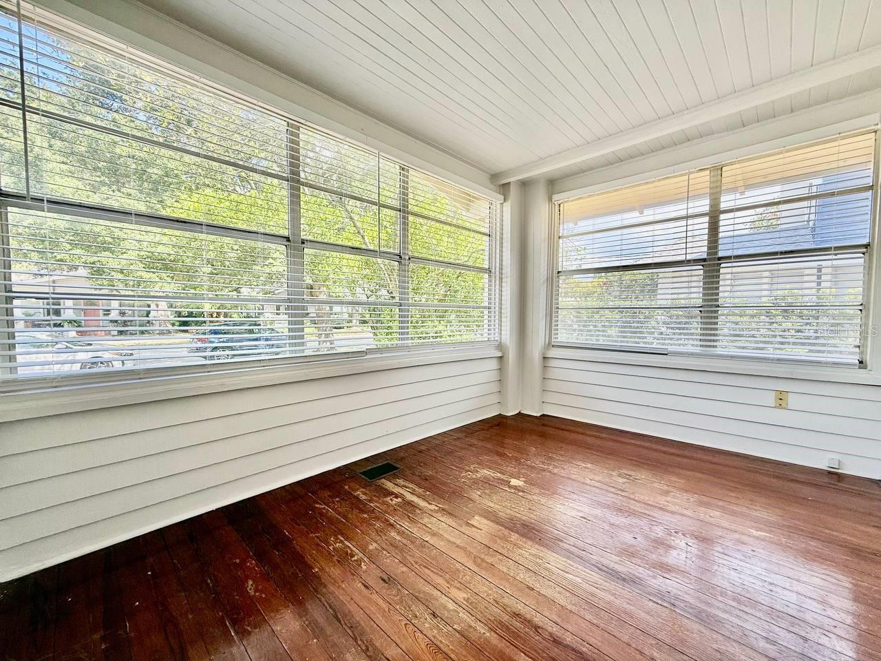 NORTH SUBURB BEAUTIFUL - Residential Lease