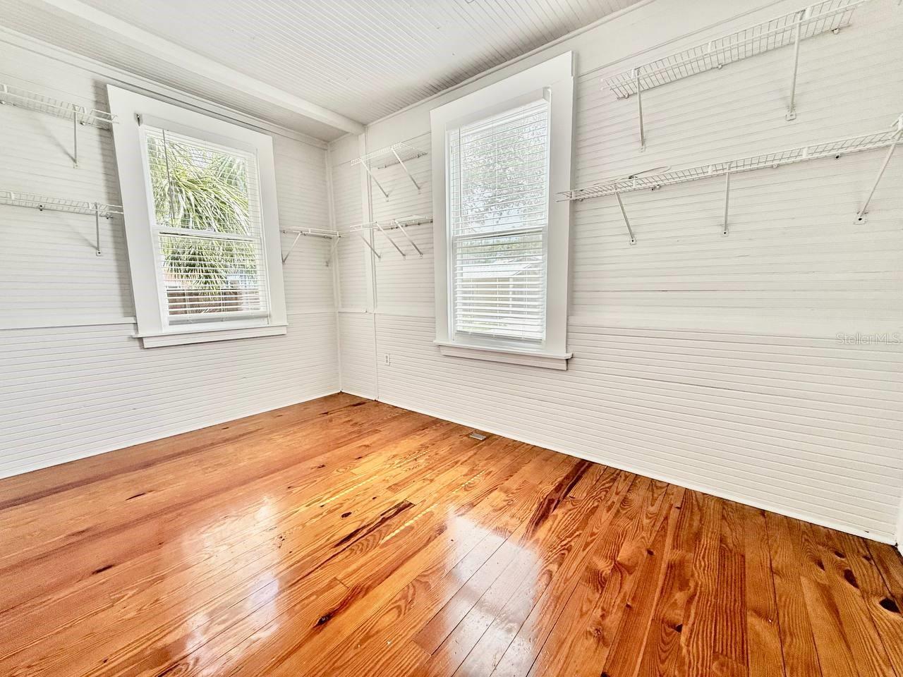 NORTH SUBURB BEAUTIFUL - Residential Lease