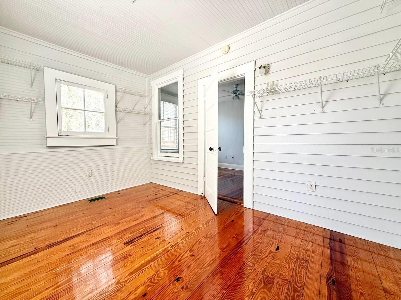 NORTH SUBURB BEAUTIFUL - Residential Lease